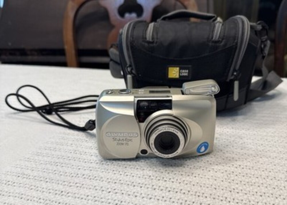 Olympus Stylus Epic Zoom 170 35mm Film Camera & Case